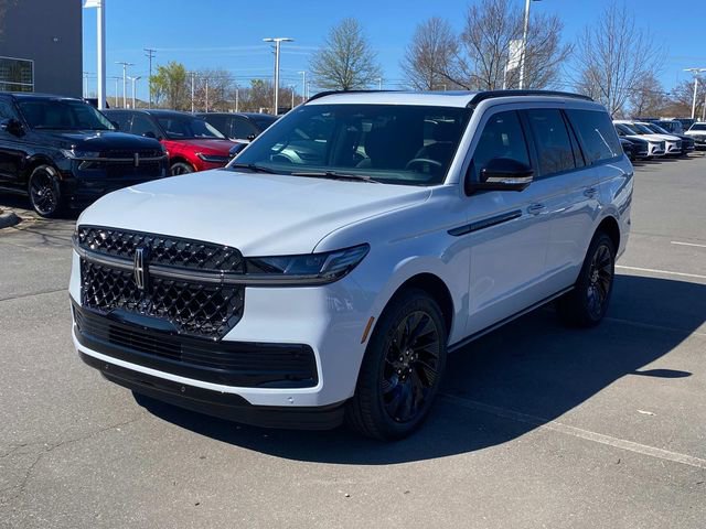 New 2026 Lincoln Navigator Reserve w/ Jet Appearance Package AWD/4WD image 3