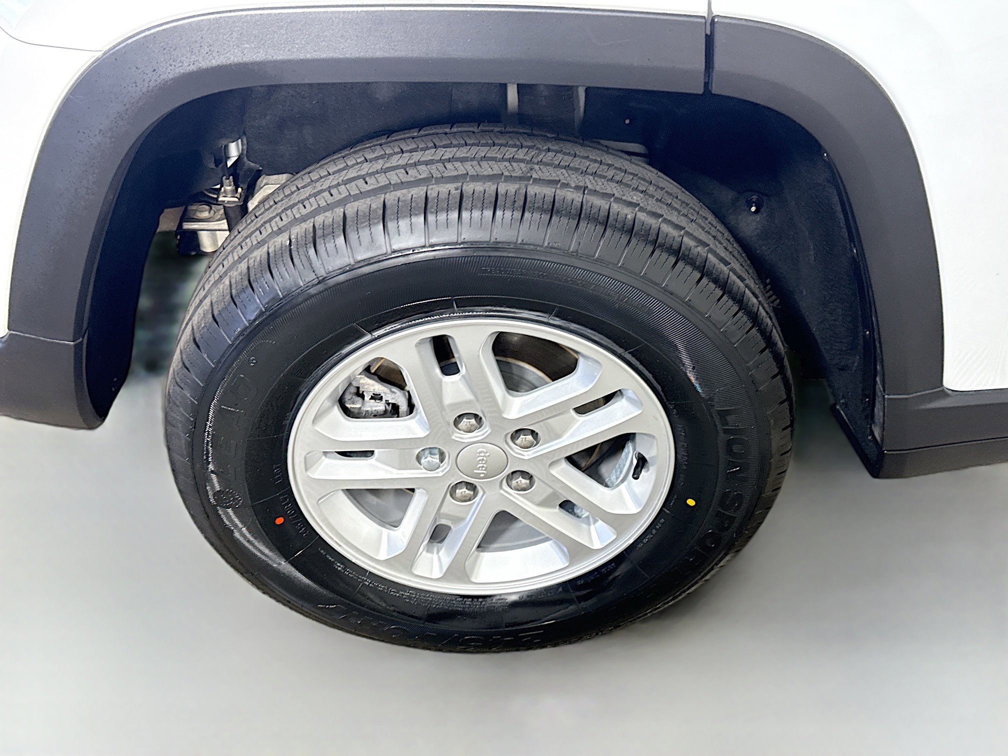 Used 2022 Jeep Grand Cherokee Laredo w/ Luxury Tech Group I image 33