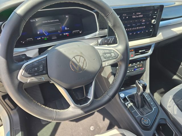 Used 2025 Volkswagen Taos SE AWD/4WD image 21