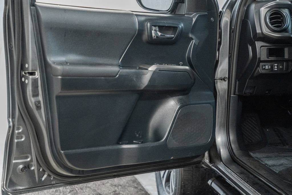 Used 2019 Toyota Tacoma TRD Sport image 38
