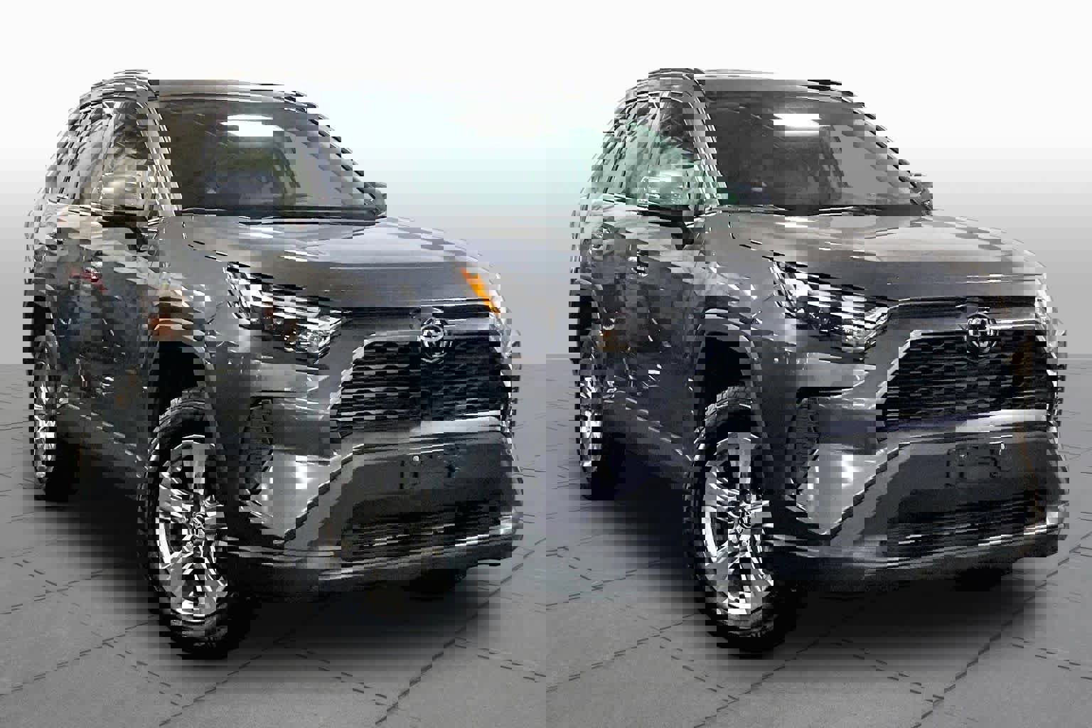 Used 2025 Toyota RAV4 XLE AWD/4WD image 3