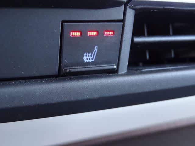 Used 2024 Toyota Sienna XLE FWD image 34