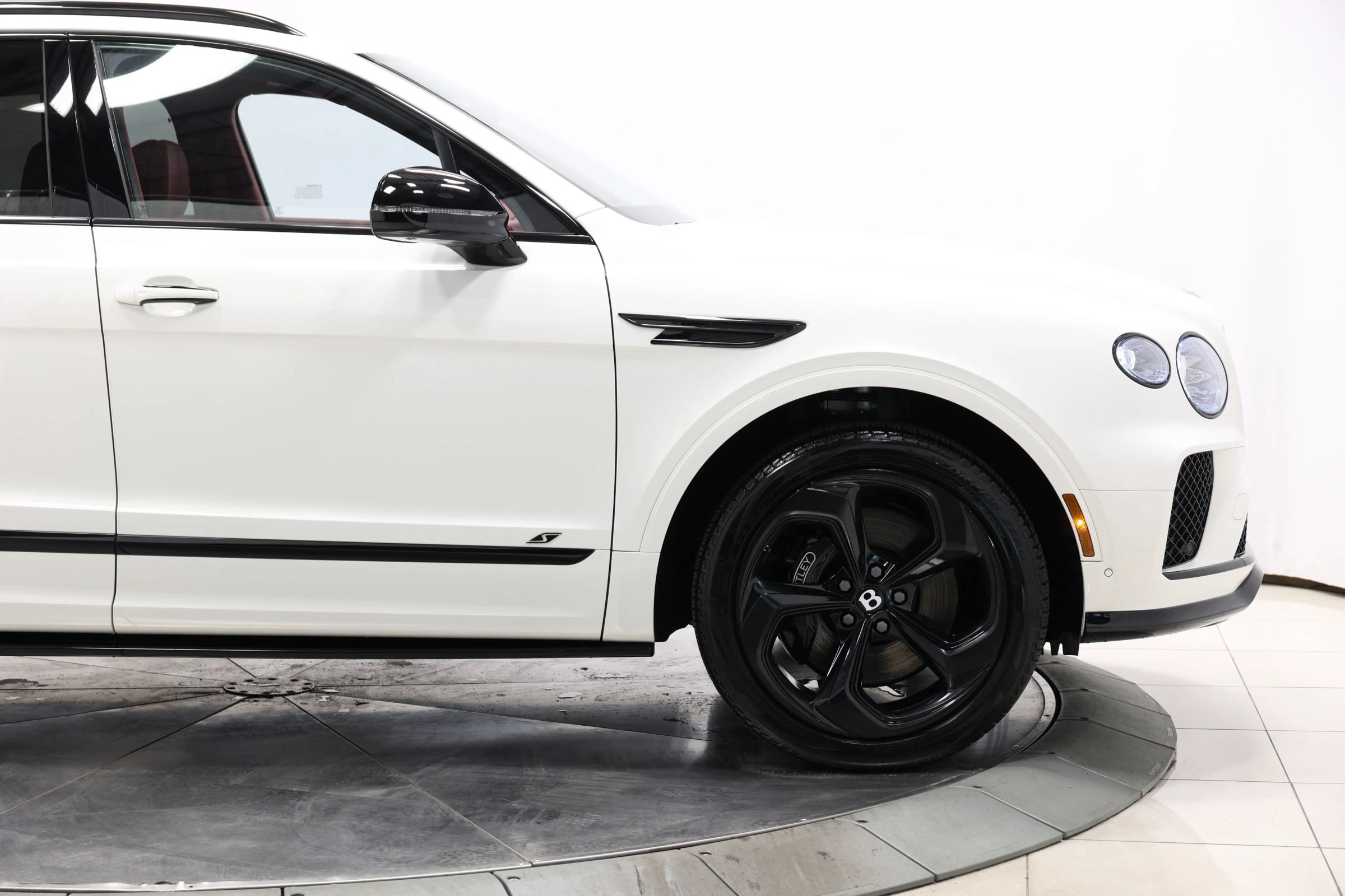 Used 2022 Bentley Bentayga AWD/4WD image 81