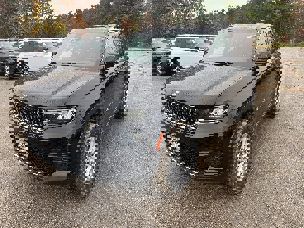 New 2025 Jeep Grand Cherokee Laredo X image 3