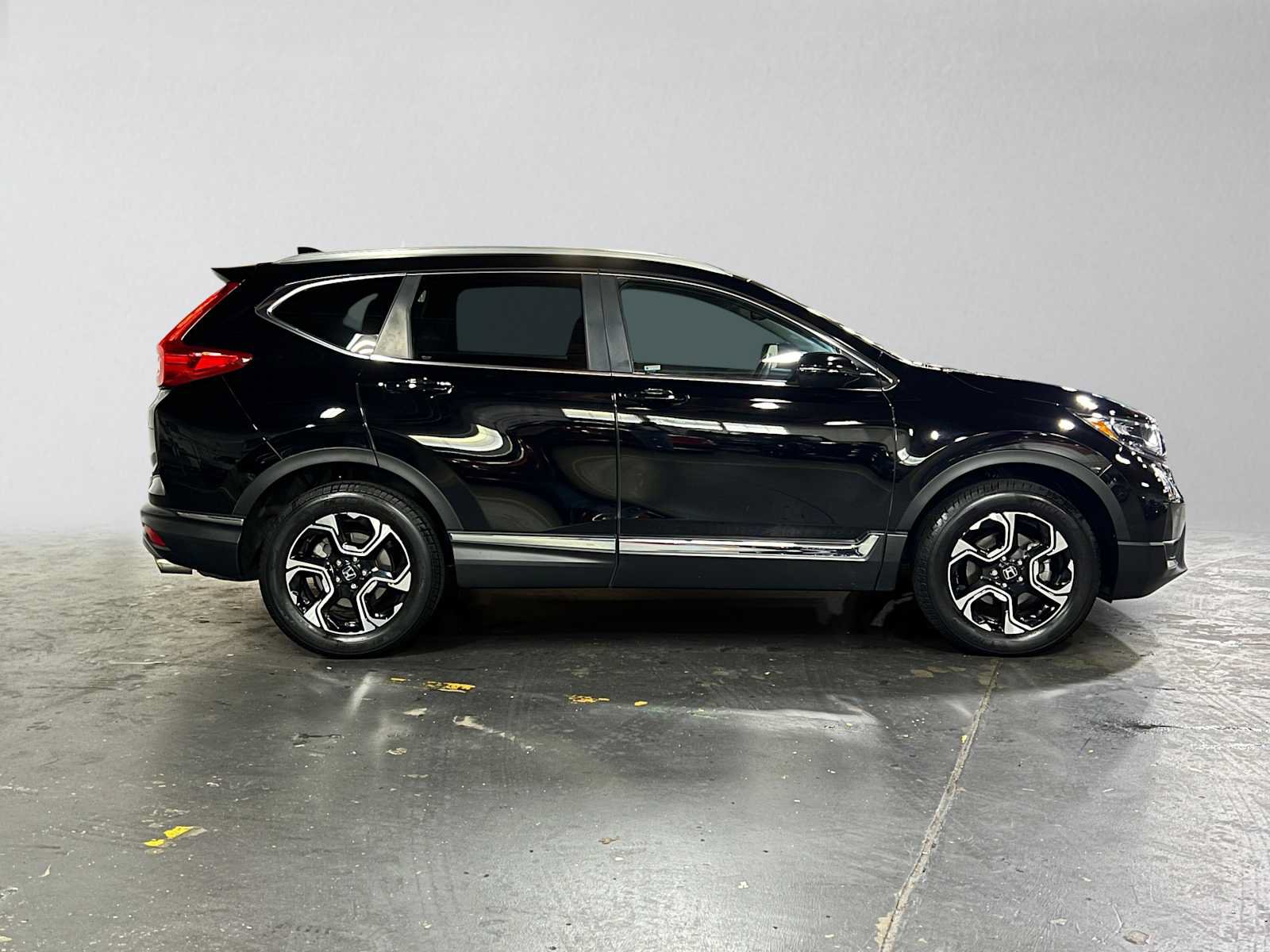 Used 2017 Honda CR-V Touring image 2
