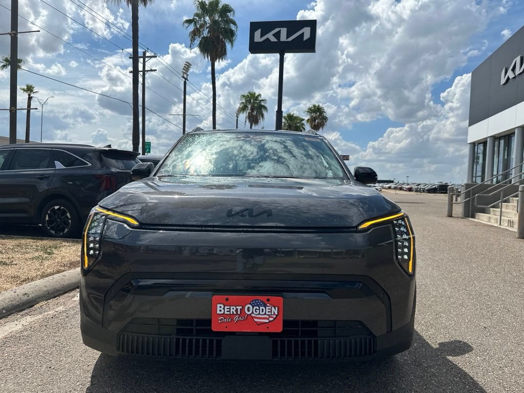 New 2027 Kia EV3 Land FWD image 2
