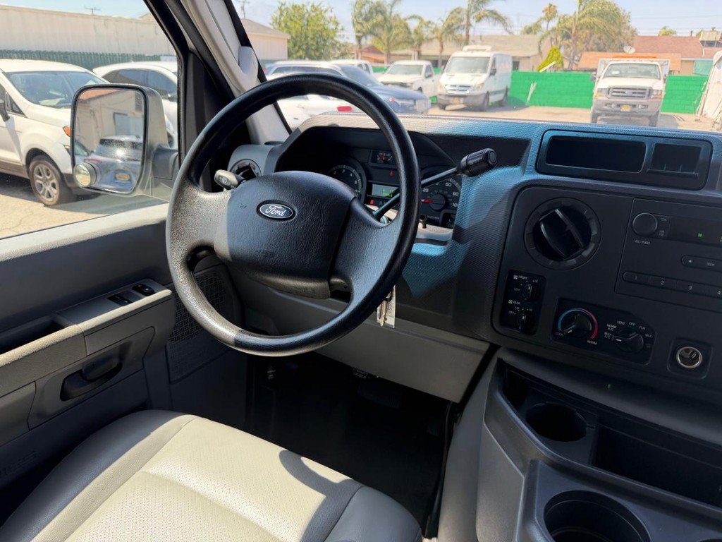 Used 2009 Ford E-350 and Econoline 350 Extended Wagon Super Duty RWD image 24