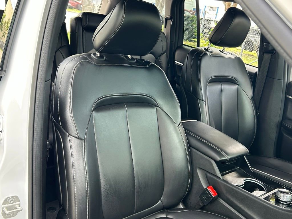 Certified 2024 Jeep Grand Cherokee Limited w/ Black Appearance Package image 38