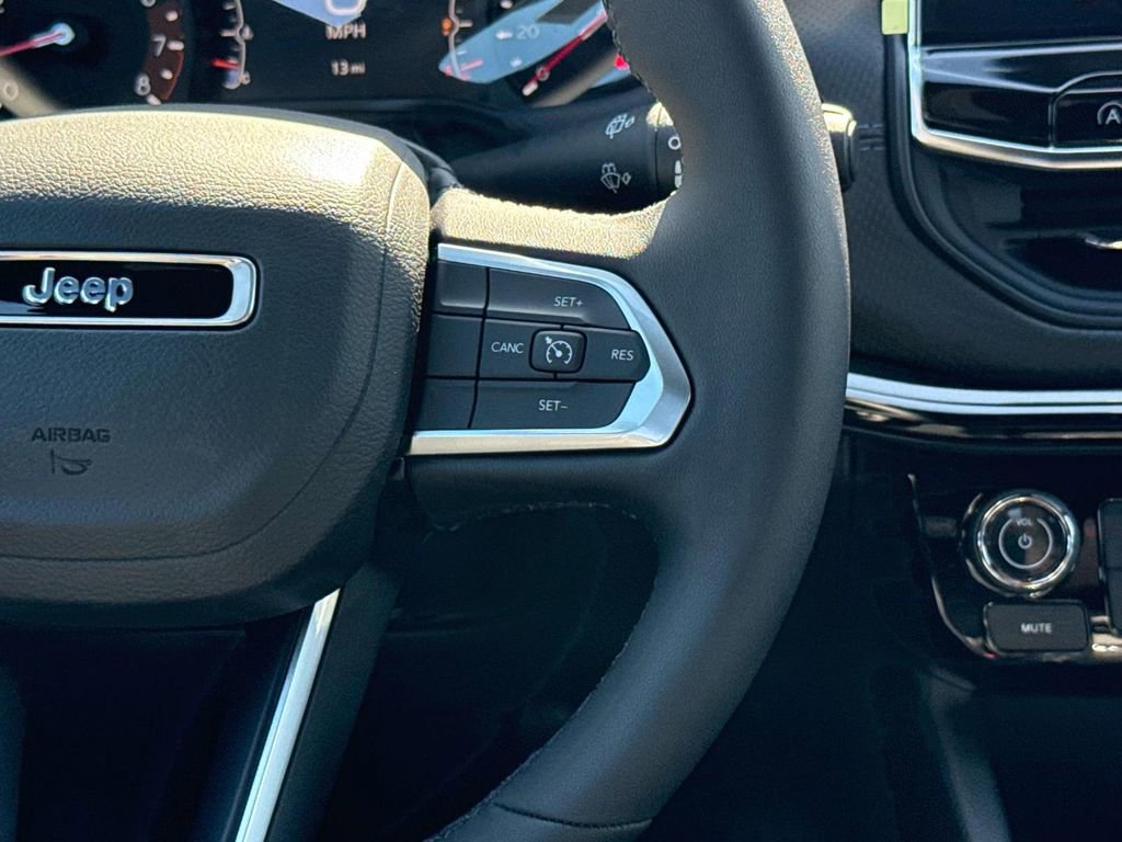 New 2026 Jeep Compass Latitude image 17