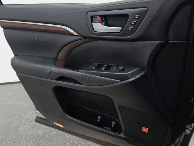 Used 2015 Toyota Highlander Limited image 26