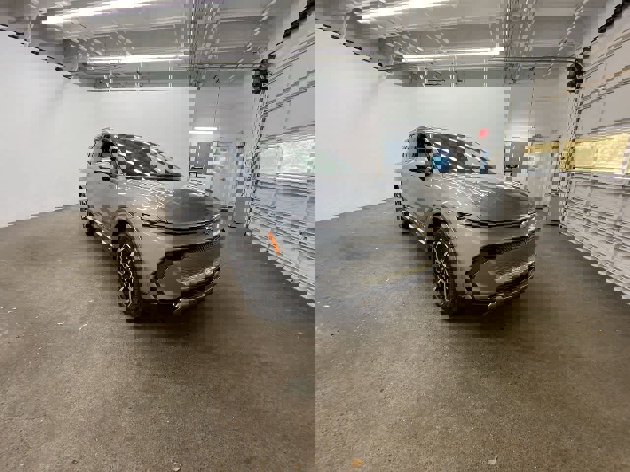 Used 2024 Chevrolet Equinox EV LT image 8