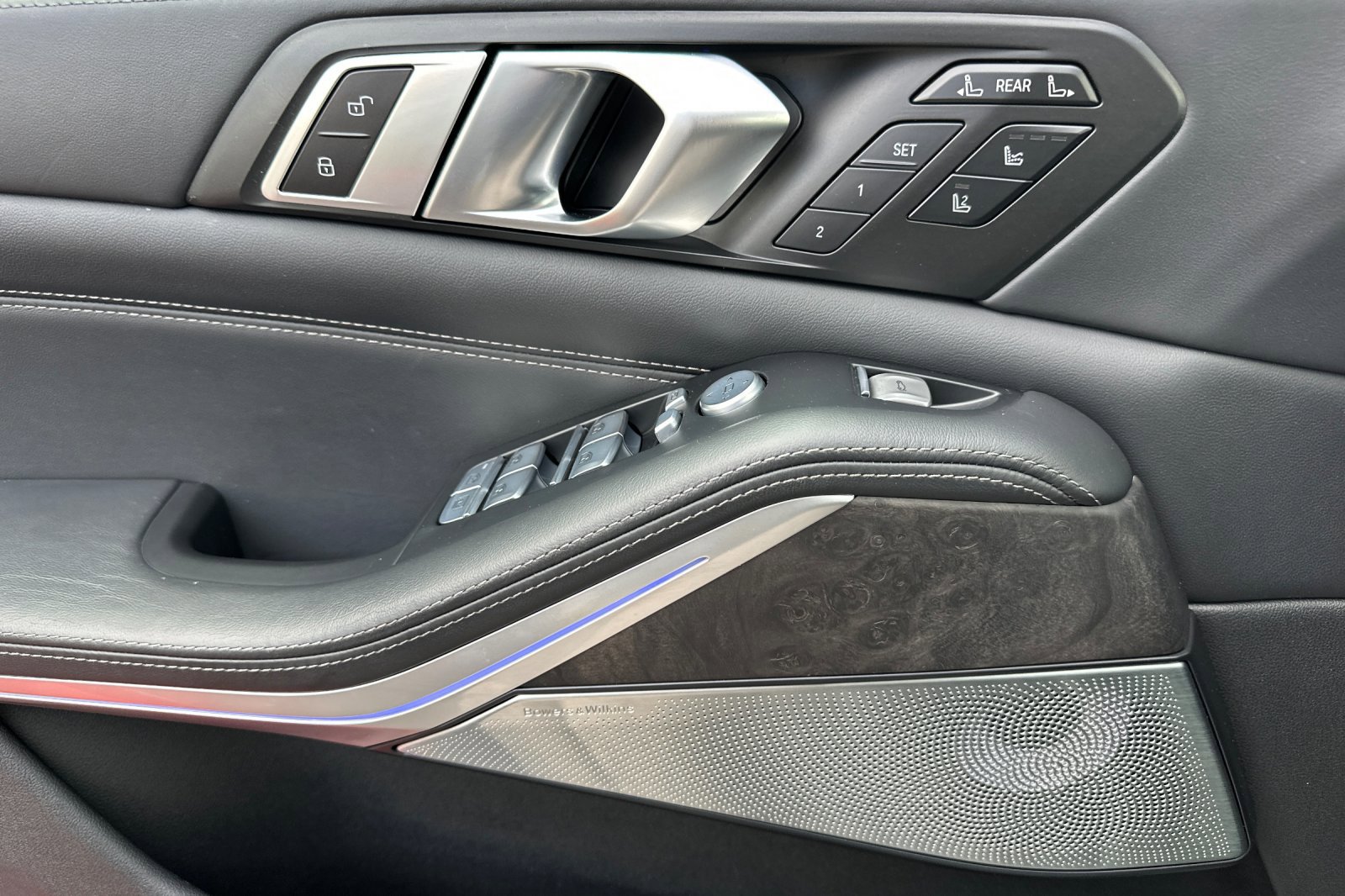 Used 2023 BMW X7 M60i w/ Executive Package image 11