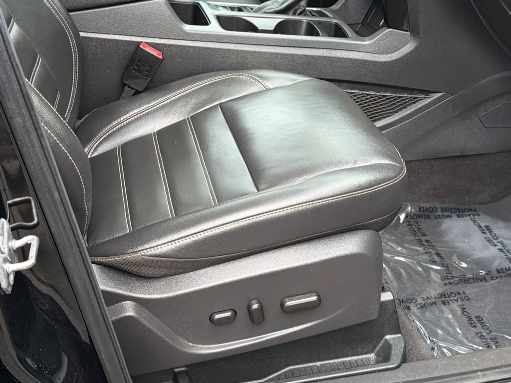 Used 2018 Ford Escape Titanium w/ Ford Safe & Smart Package AWD/4WD image 9