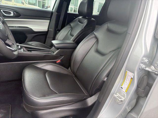 Certified 2025 Jeep Compass Limited AWD/4WD image 10