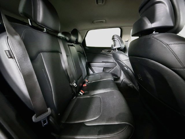 Used 2025 Kia Sportage EX FWD image 26