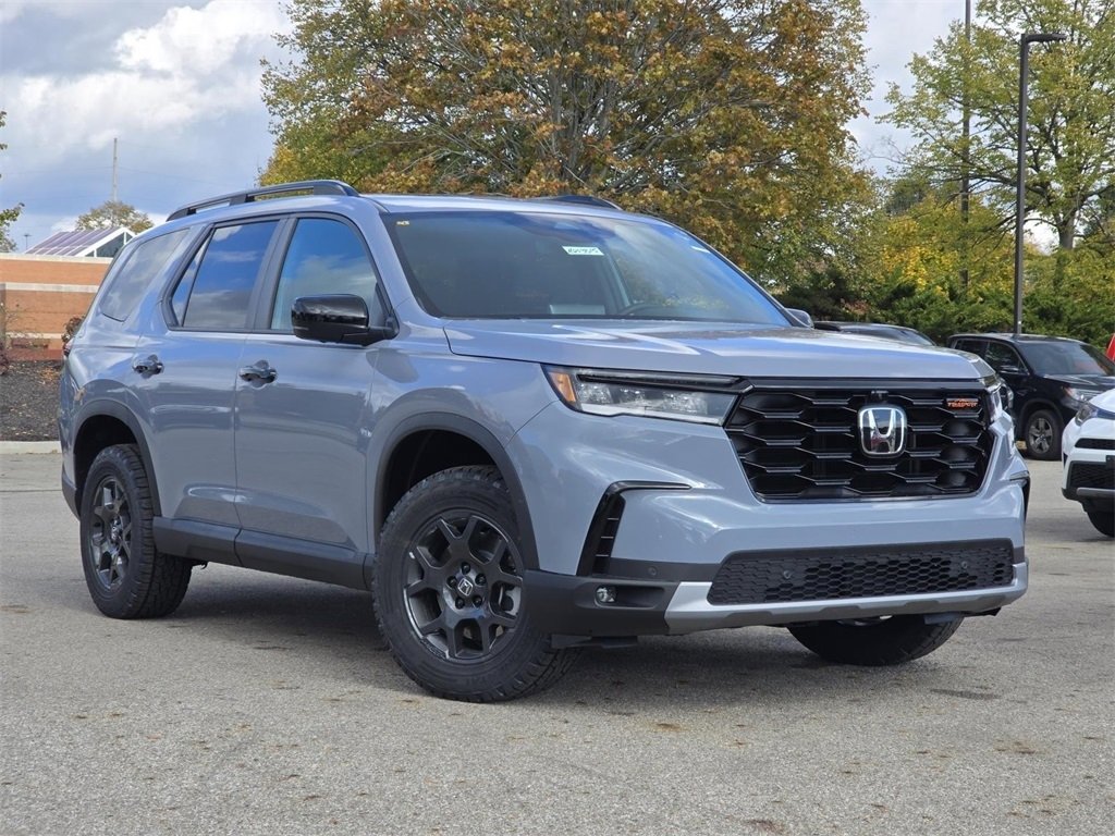 New 2025 Honda Pilot TrailSport image 2