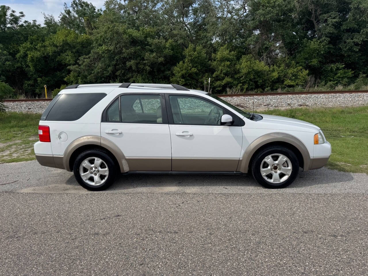 Used 2005 Ford Freestyle SEL AWD/4WD image 4