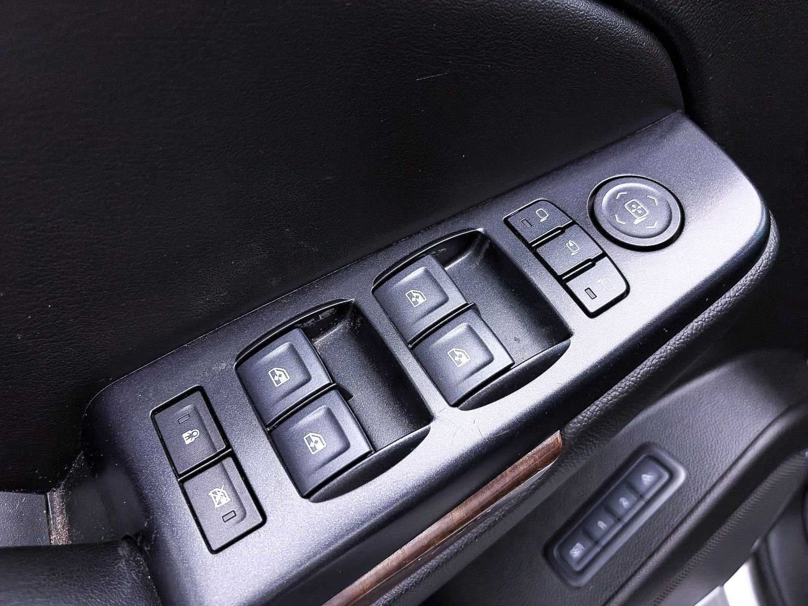 Used 2017 Chevrolet Tahoe LT w/ Luxury Package AWD/4WD image 14