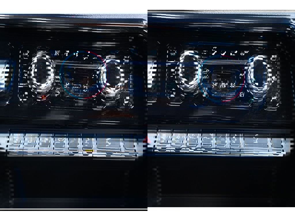 Used 2025 GMC Sierra 3500 AT4 w/ AT4 Premium Plus Package image 22