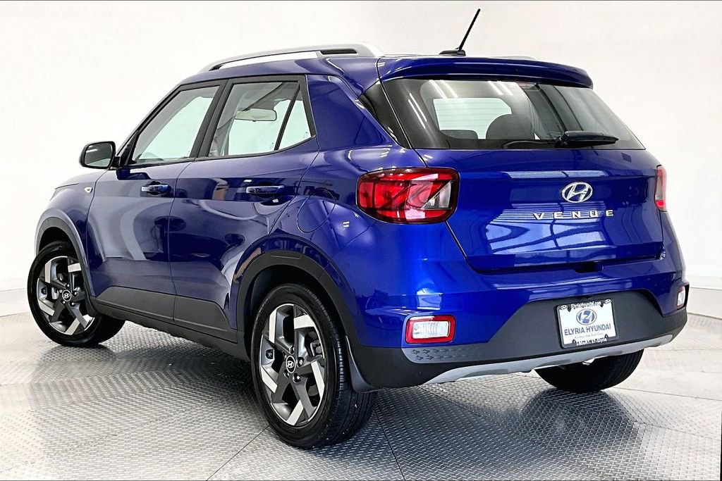 Used 2023 Hyundai Venue SEL FWD image 12