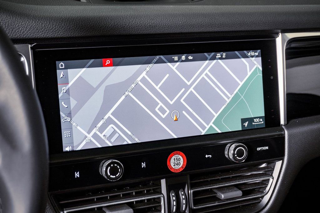 Certified 2025 Porsche Macan image 22