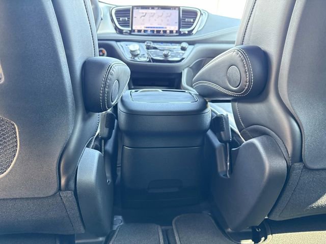 New 2026 Chrysler Pacifica Limited FWD image 22