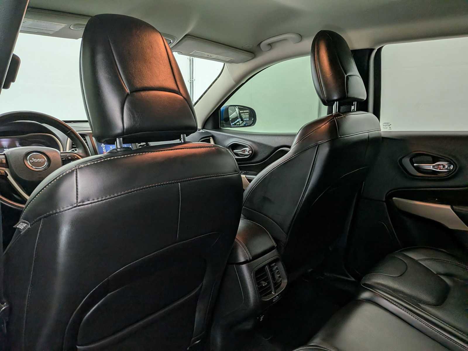 Used 2018 Jeep Cherokee Limited w/ Luxury Group image 19