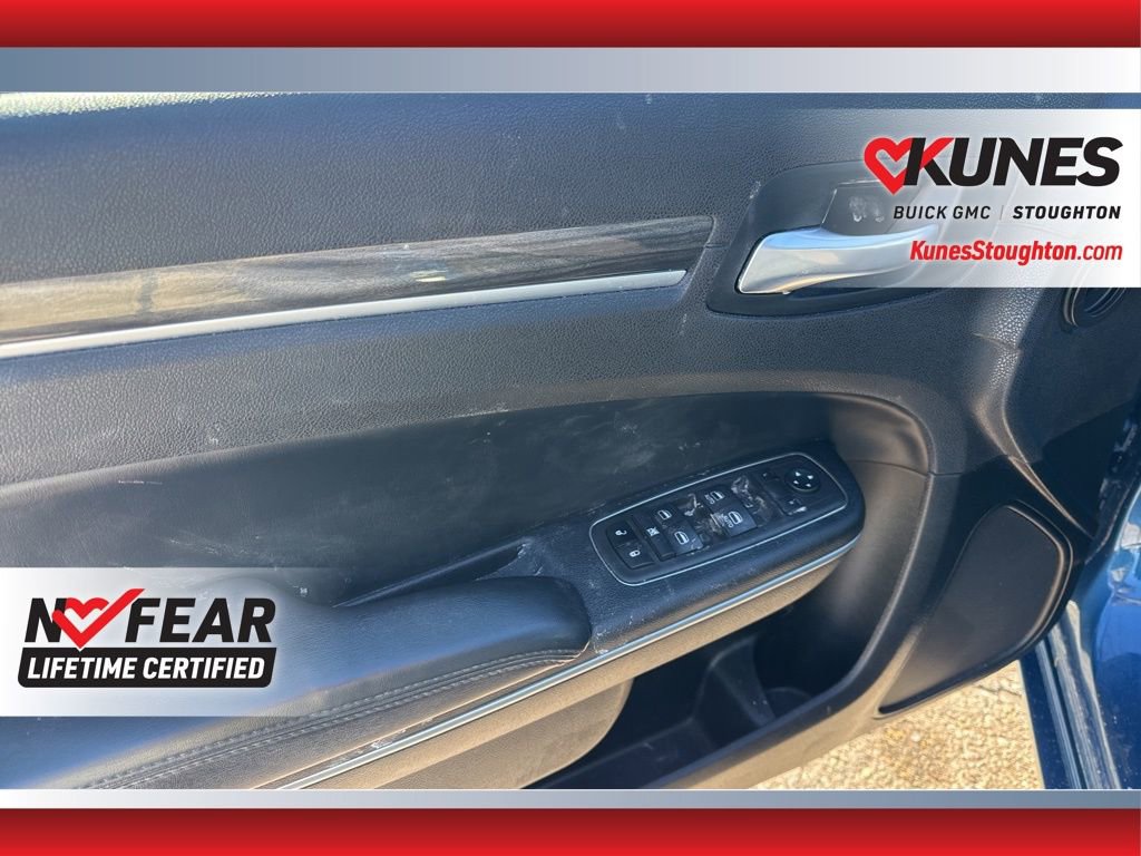 Used 2022 Chrysler 300 Touring image 19