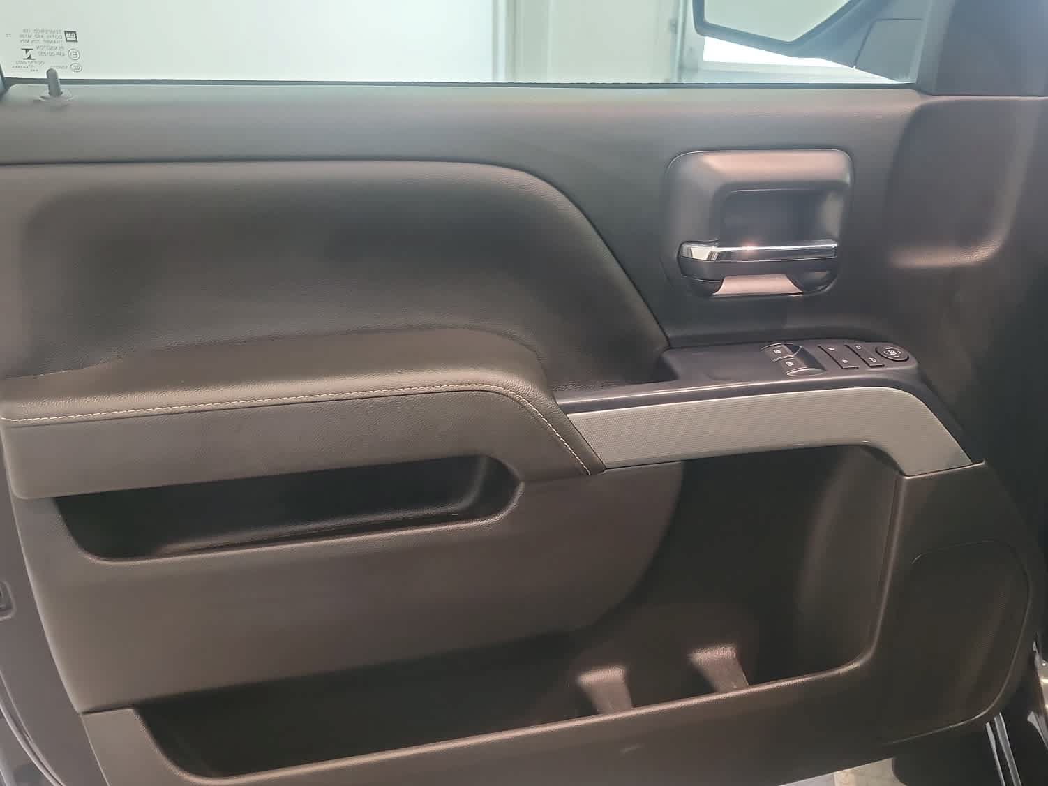 Used 2018 Chevrolet Silverado 1500 LT w/ LT Convenience Package AWD/4WD image 11