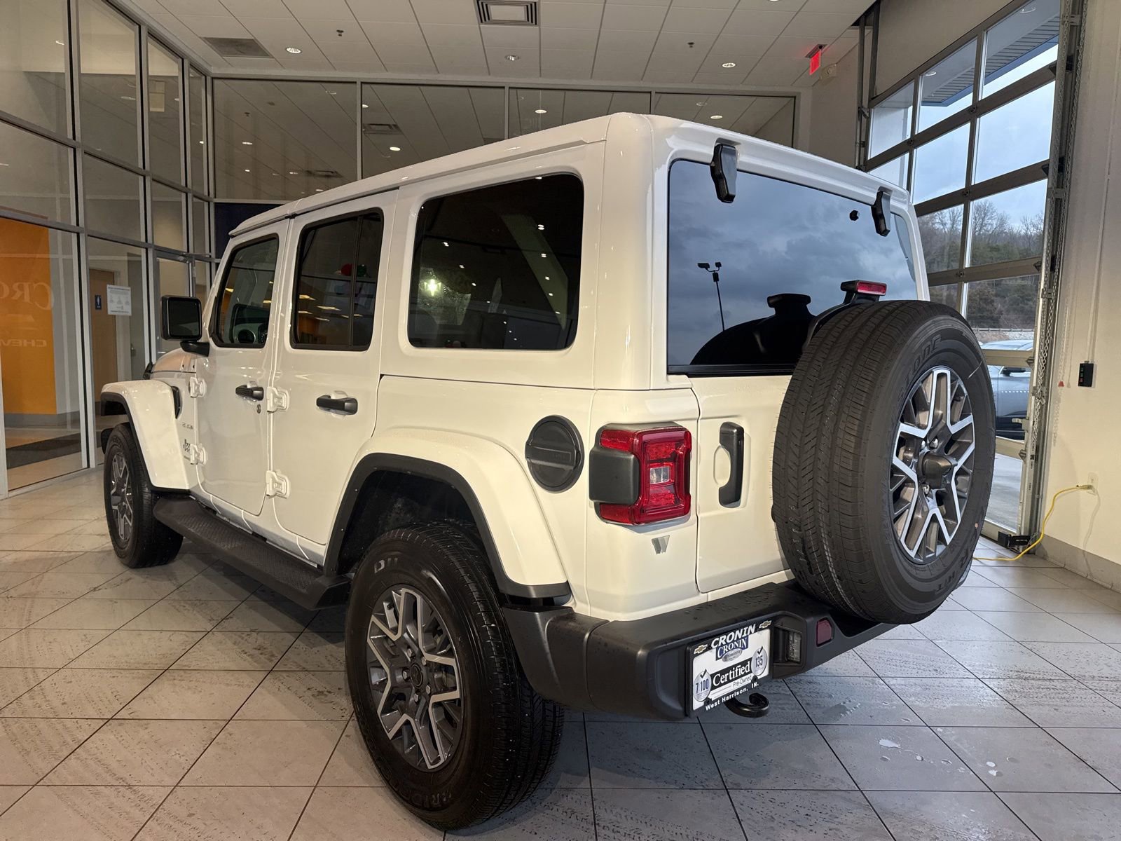 Used 2024 Jeep Wrangler Sahara w/ Technology Group image 11