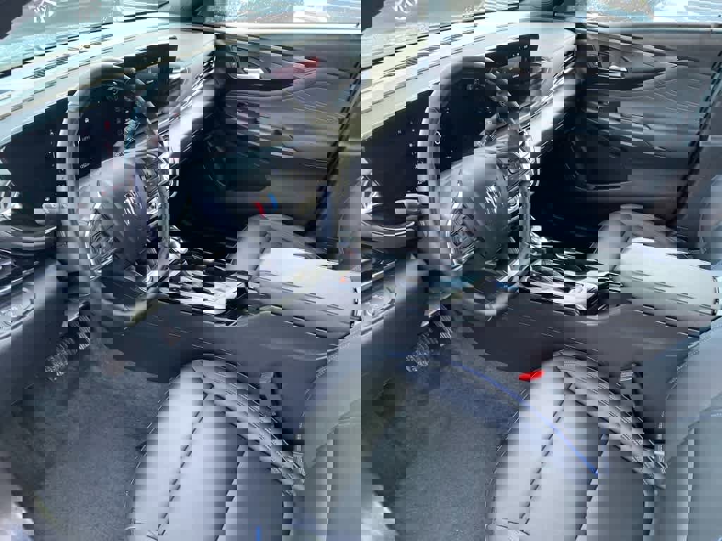 Used 2025 Buick Envista Sport Touring w/ Convenience I Package FWD image 19