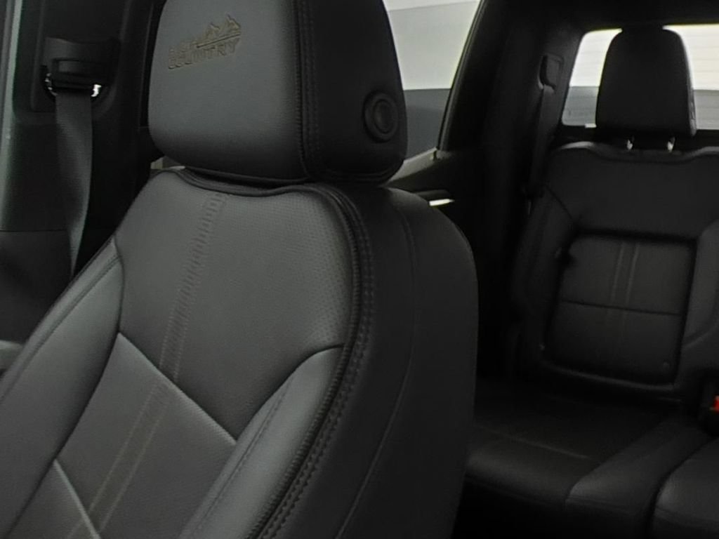 Certified 2024 Chevrolet Silverado 1500 High Country w/ Technology Package AWD/4WD image 12