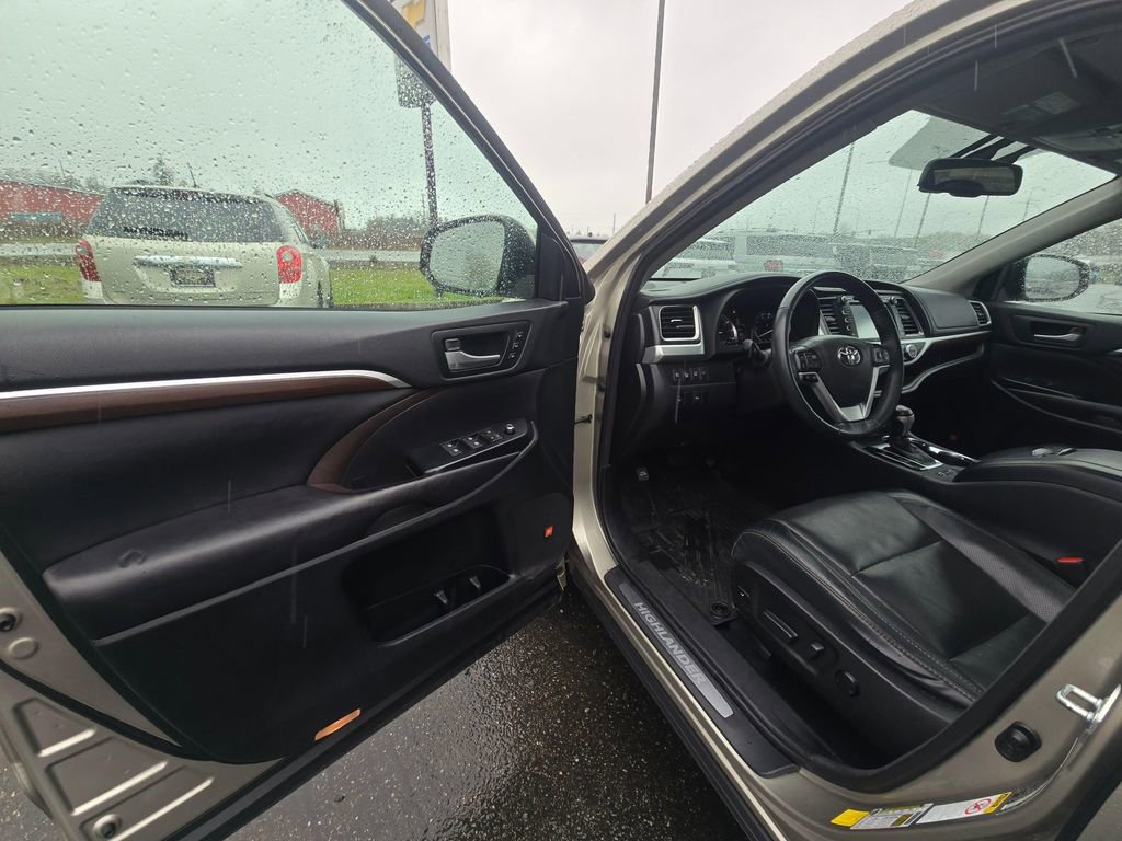 Used 2016 Toyota Highlander Limited AWD/4WD image 15