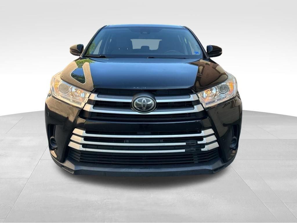 Used 2018 Toyota Highlander LE w/ Protection Package #3 AWD/4WD image 9