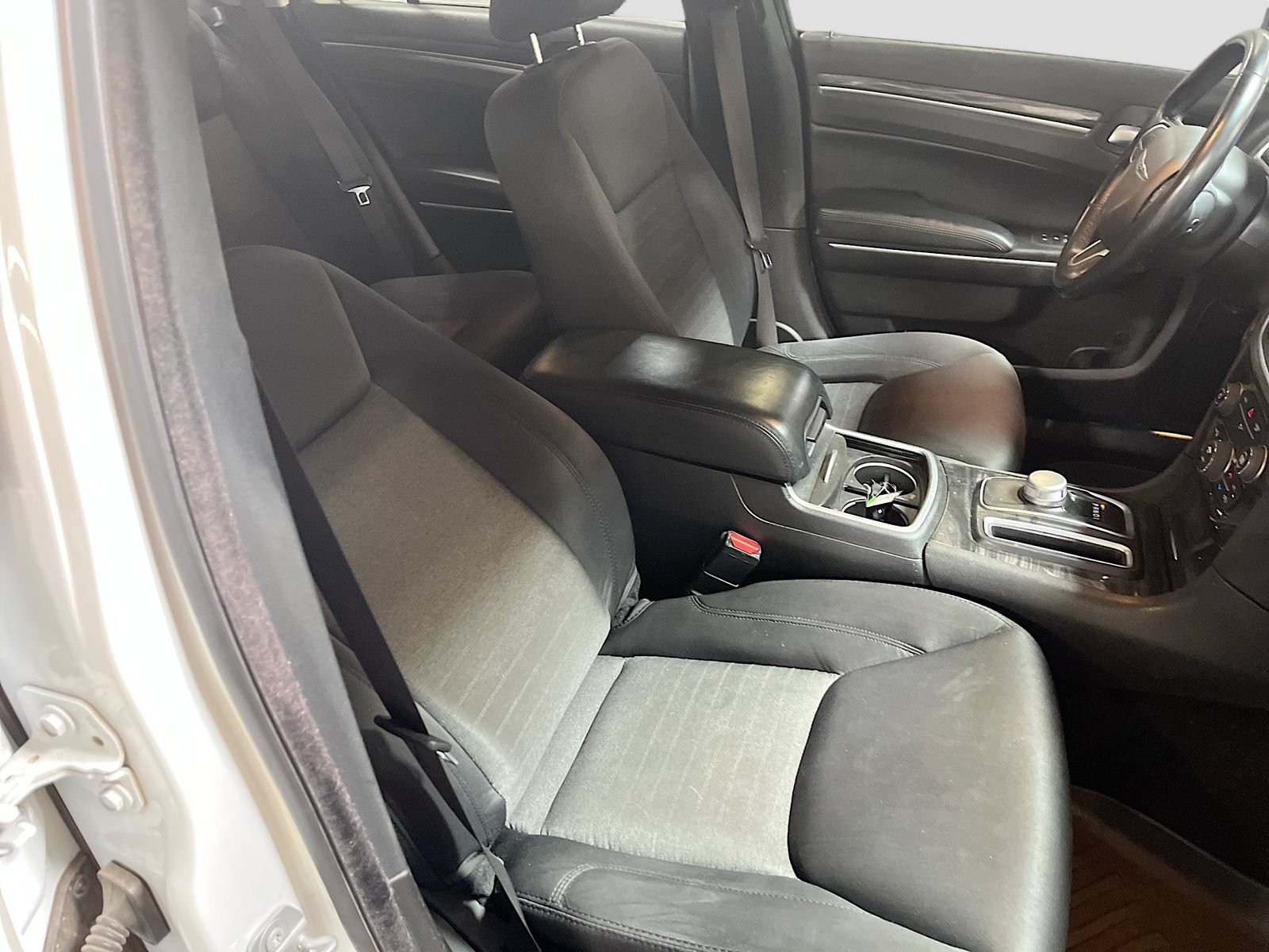 Used 2022 Chrysler 300 Touring w/ Sport Appearance Package RWD image 25