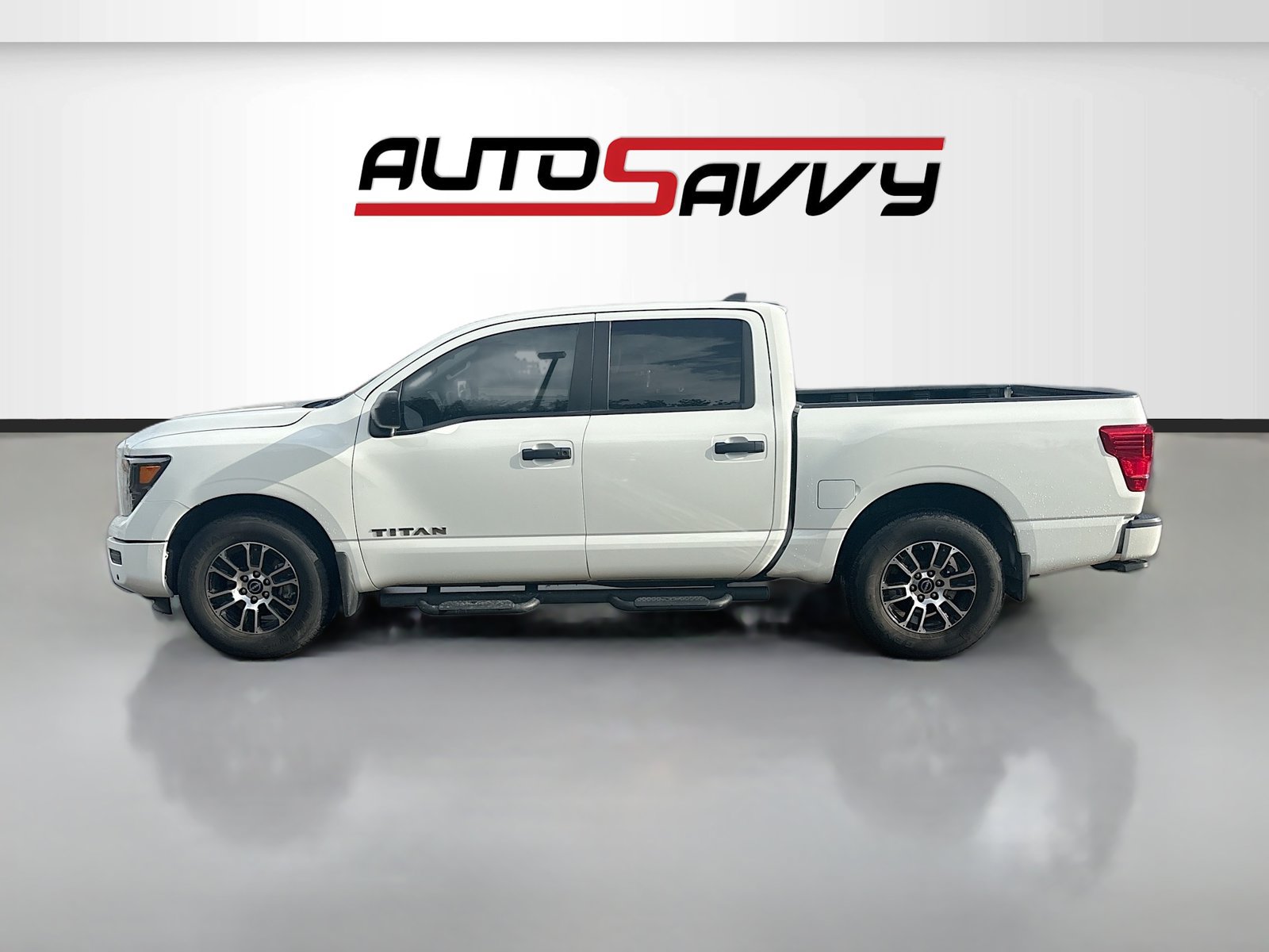 Used 2023 Nissan Titan SV w/ SV Convenience Package RWD image 4