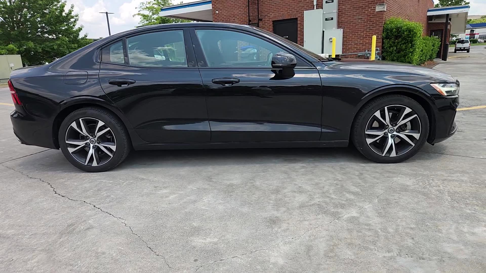 Used 2022 Volvo S60 B5 R-Design w/ Advanced Package image 8