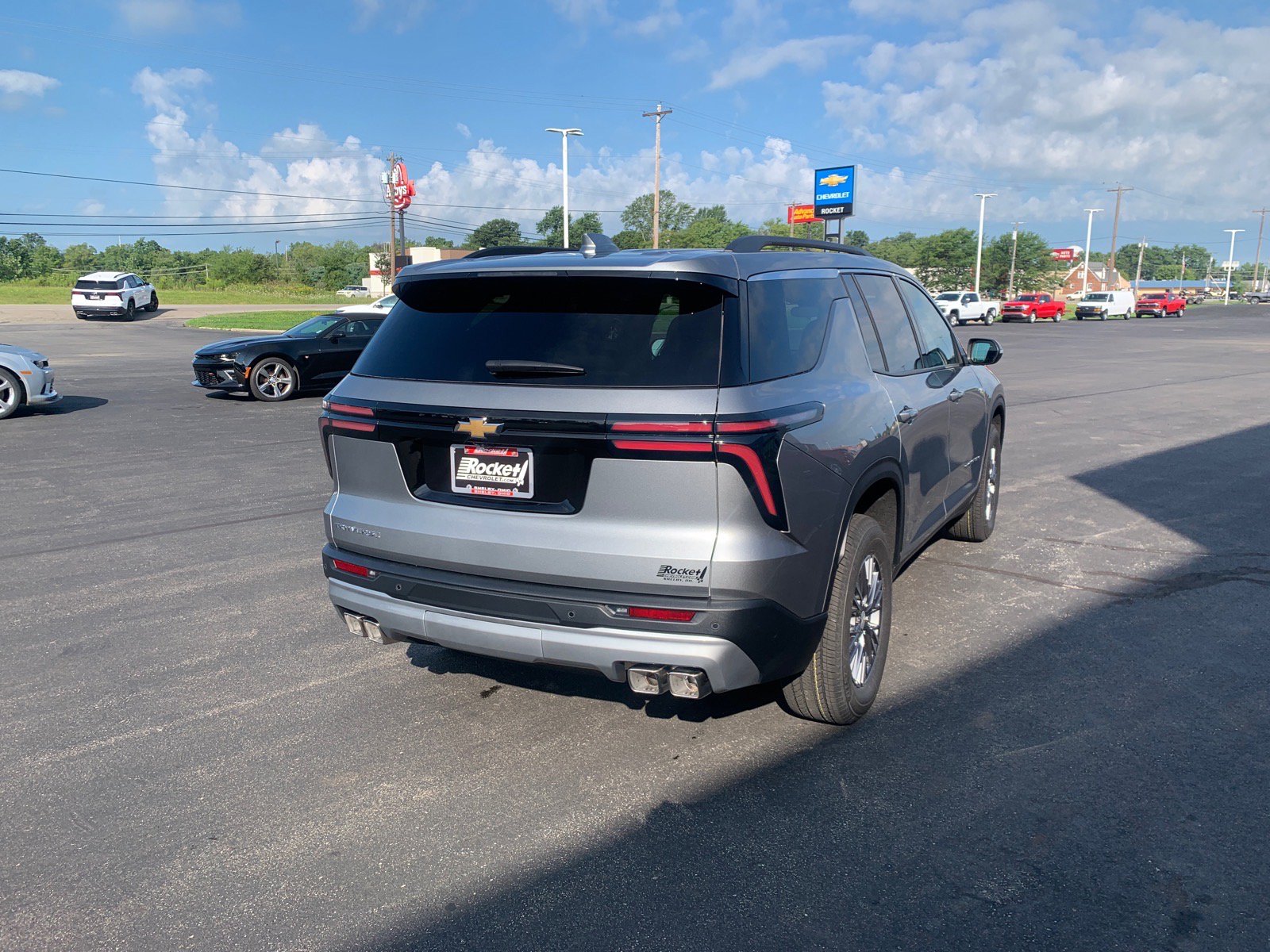 New 2027 Chevrolet Traverse LT FWD image 4