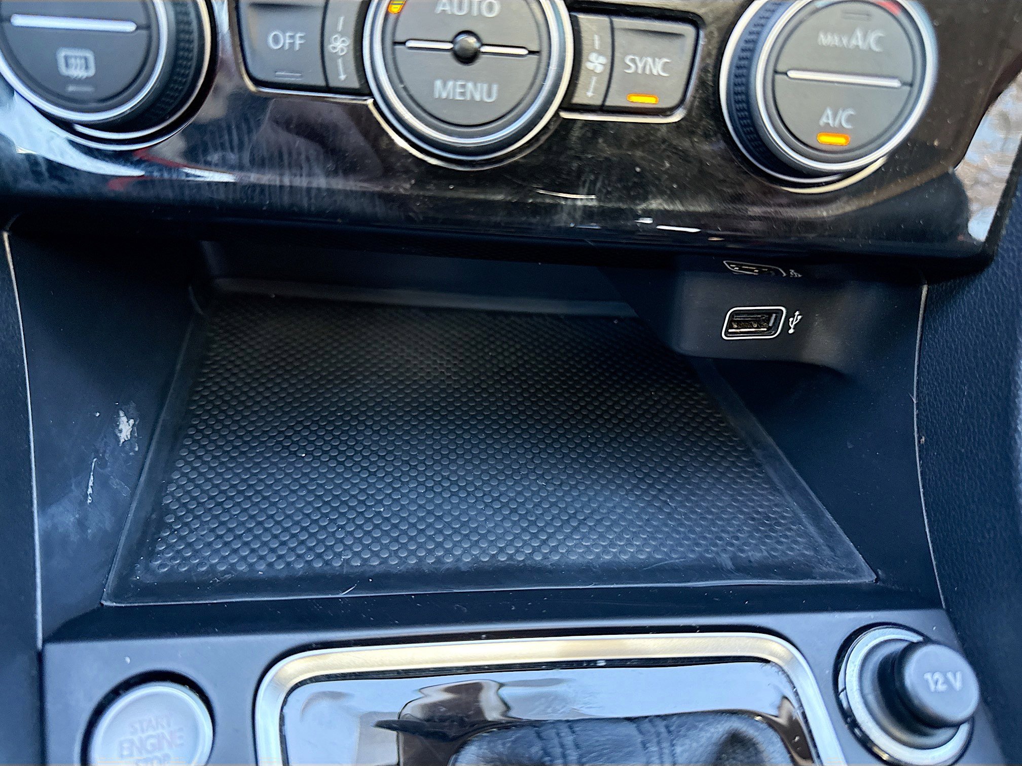 Used 2019 Volkswagen Jetta SEL Premium image 28