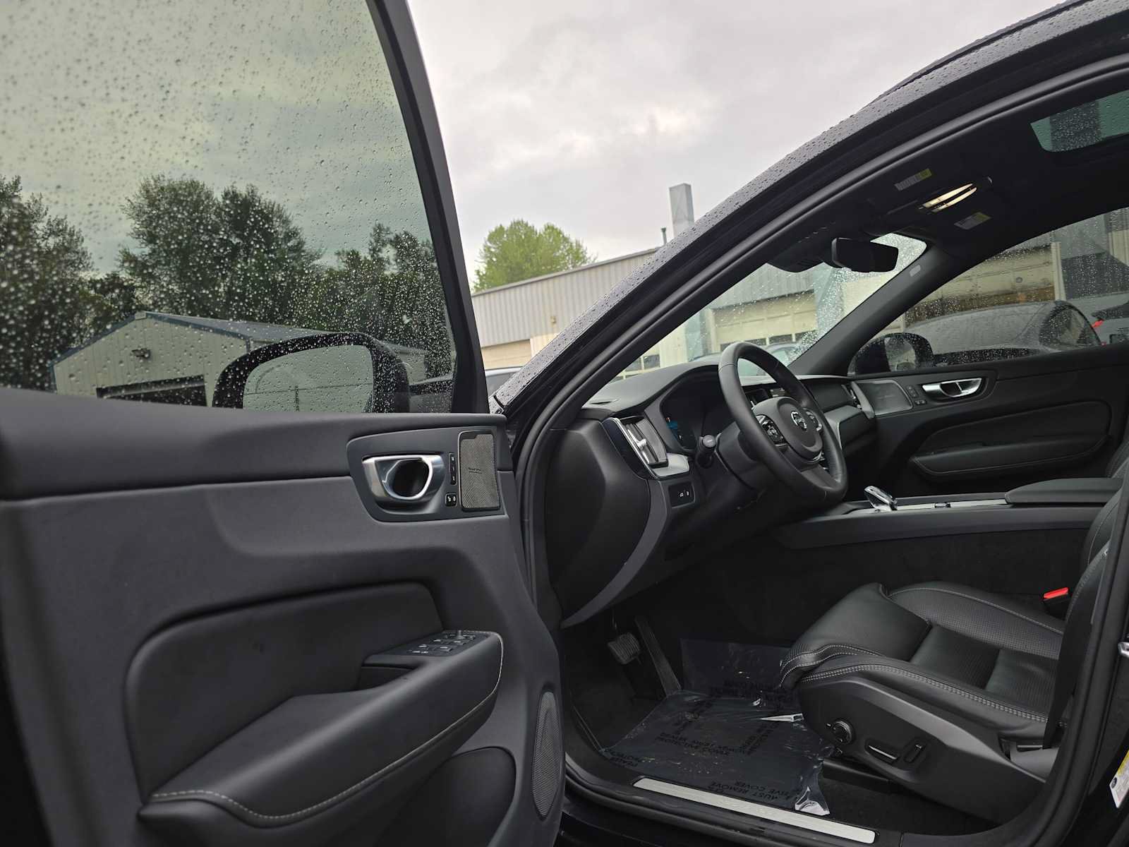 Used 2024 Volvo XC60 T8 Ultimate w/ Climate Package AWD/4WD image 21