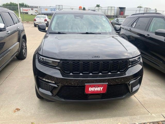 Used 2024 Jeep Grand Cherokee Limited w/ Black Appearance Package AWD/4WD image 2