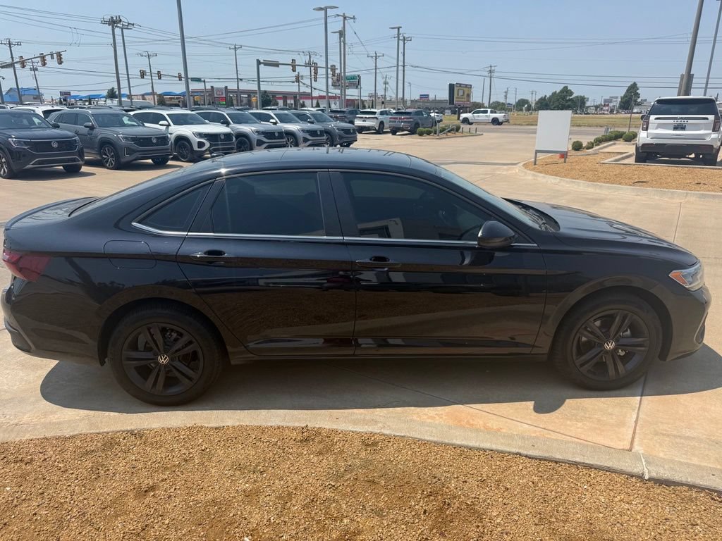 Certified 2023 Volkswagen Jetta SE w/ Panoramic Sunroof Package FWD image 6