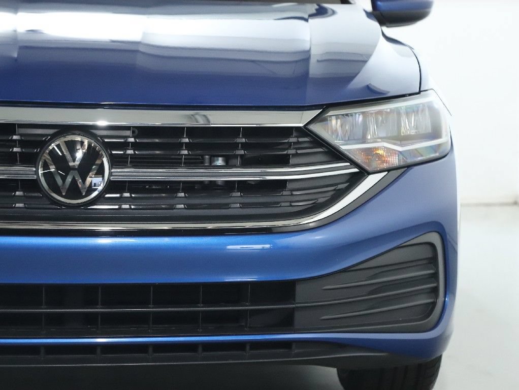 Used 2023 Volkswagen Jetta SE FWD image 7