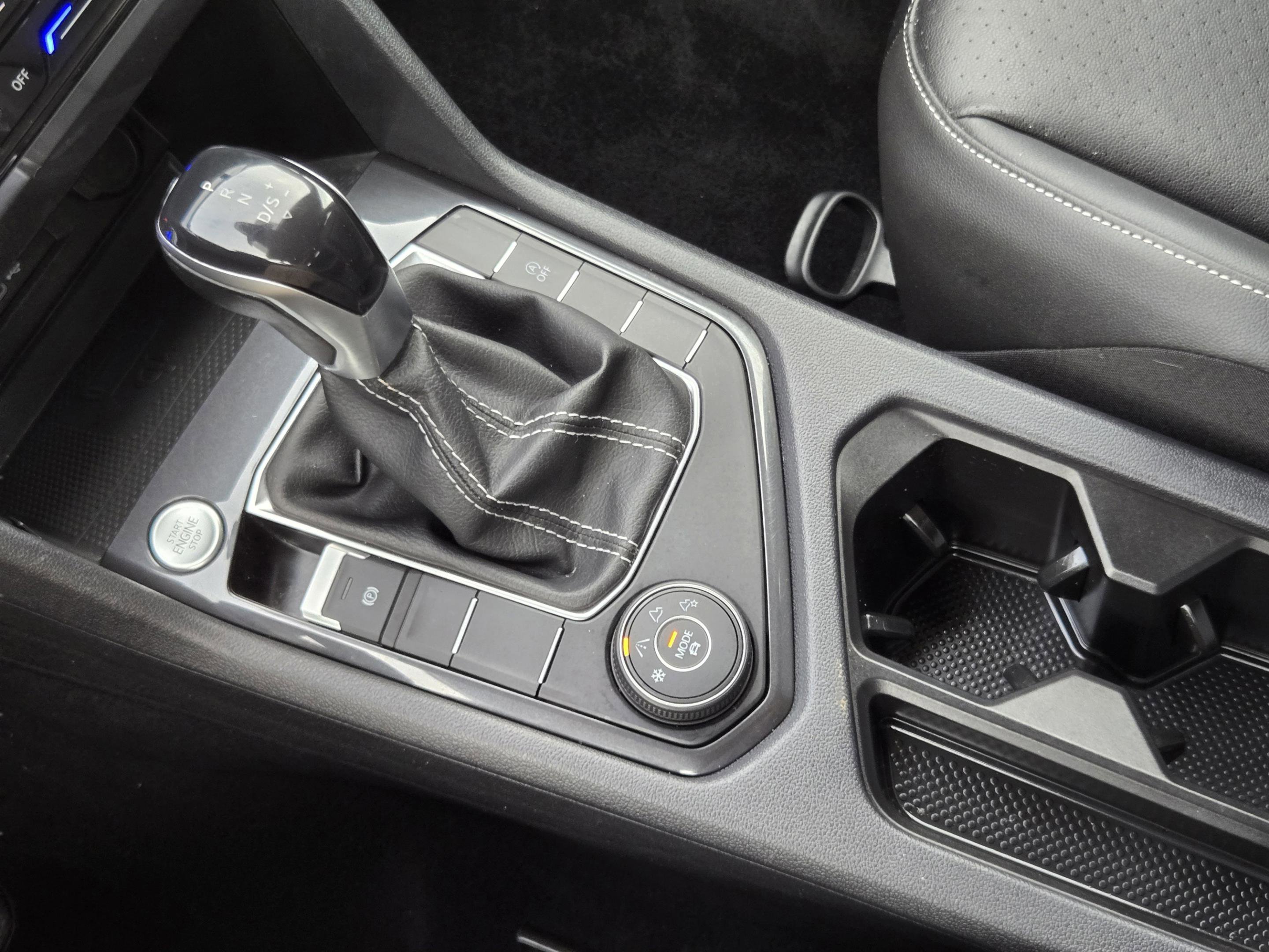 Used 2022 Volkswagen Tiguan SE AWD/4WD image 16