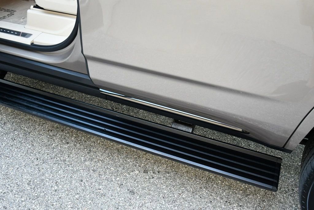 Used 2025 Cadillac Escalade Sport Platinum w/ LPO, ONYX Package image 74