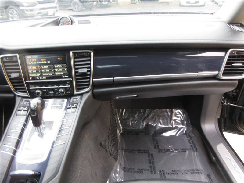 Used 2016 Porsche Panamera 4 image 32