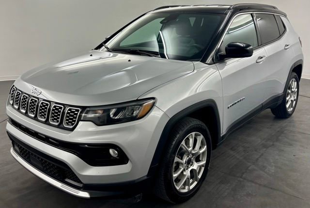 Used 2025 Jeep Compass Limited AWD/4WD image 4
