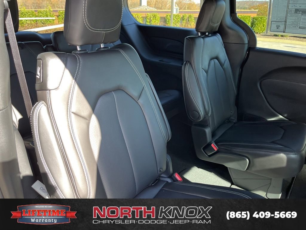 New 2026 Chrysler Voyager LX FWD image 25