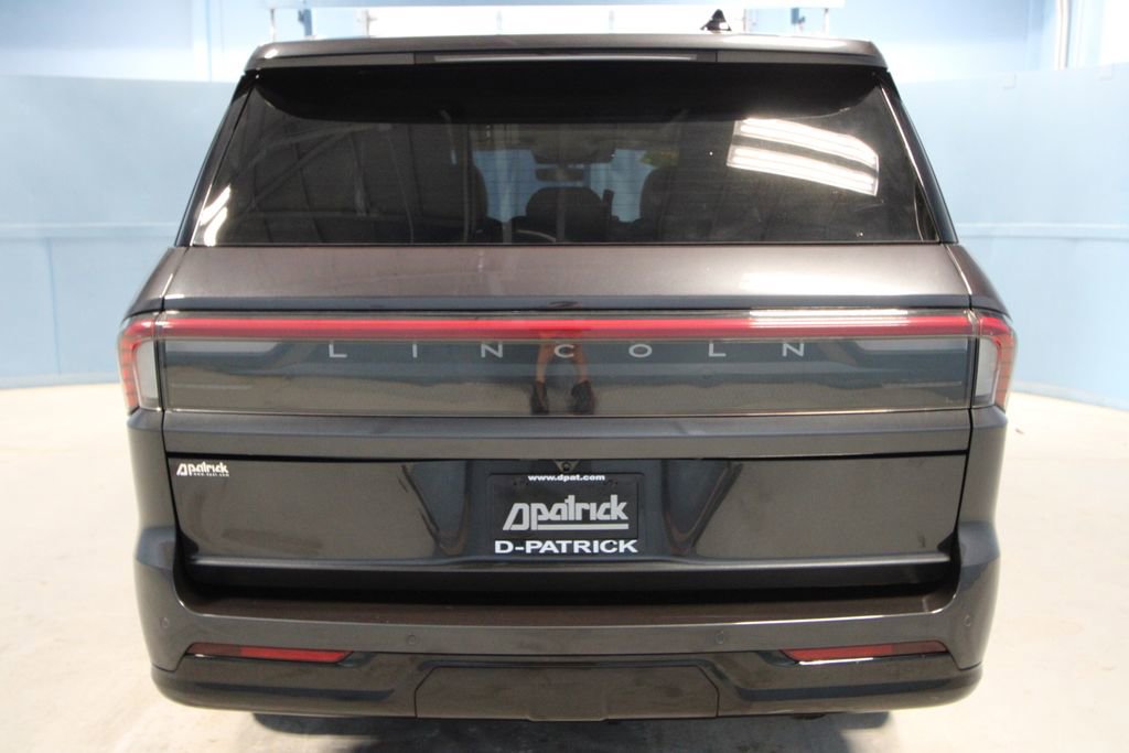 Used 2025 Lincoln Navigator Reserve image 34