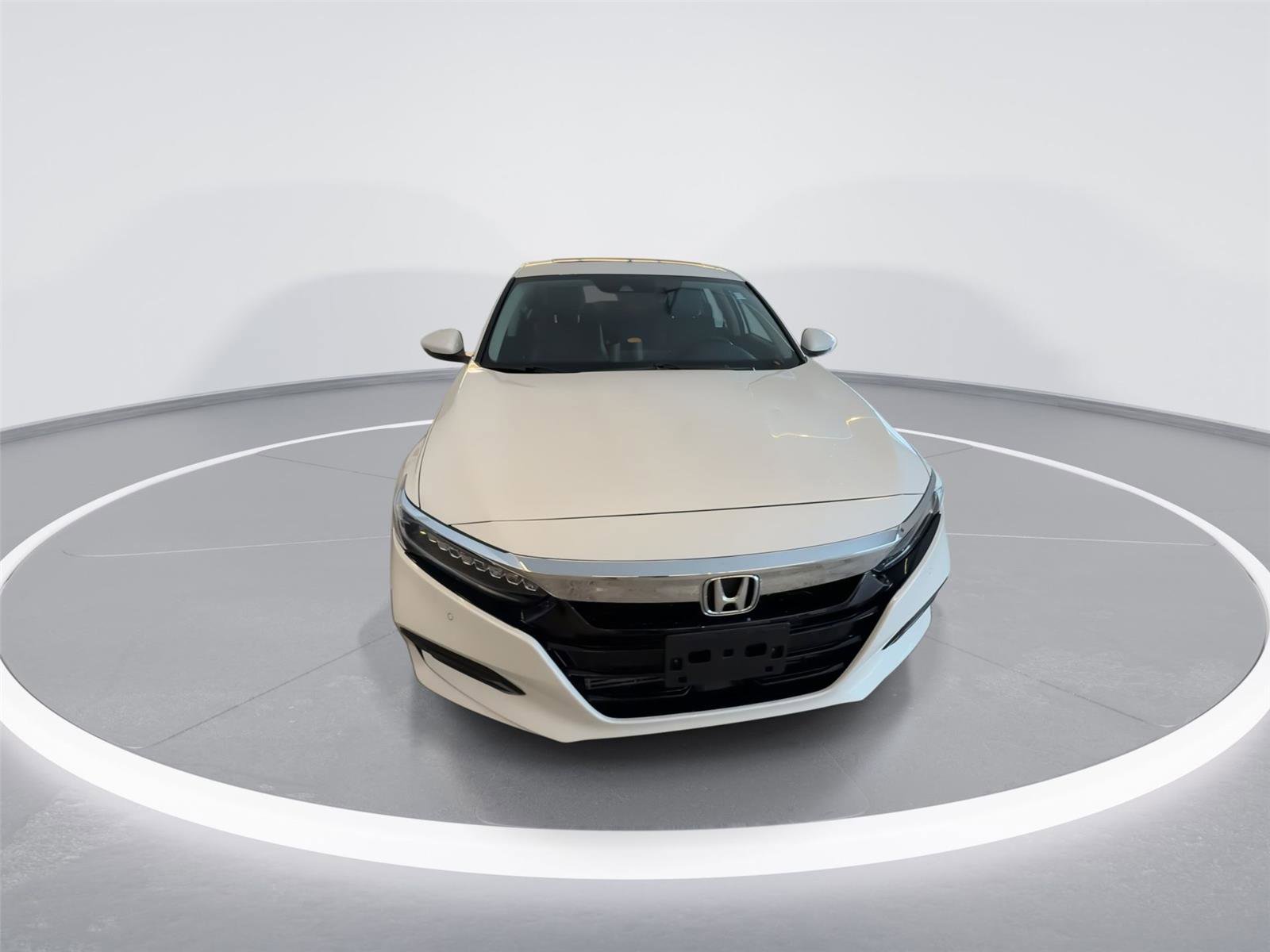 Used 2019 Honda Accord Touring image 2